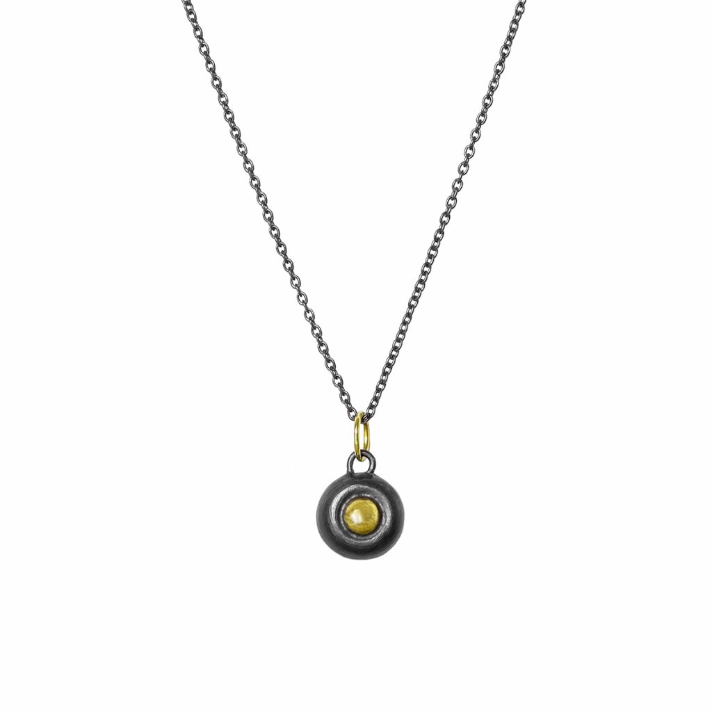 classic-black-and-gold-pendant